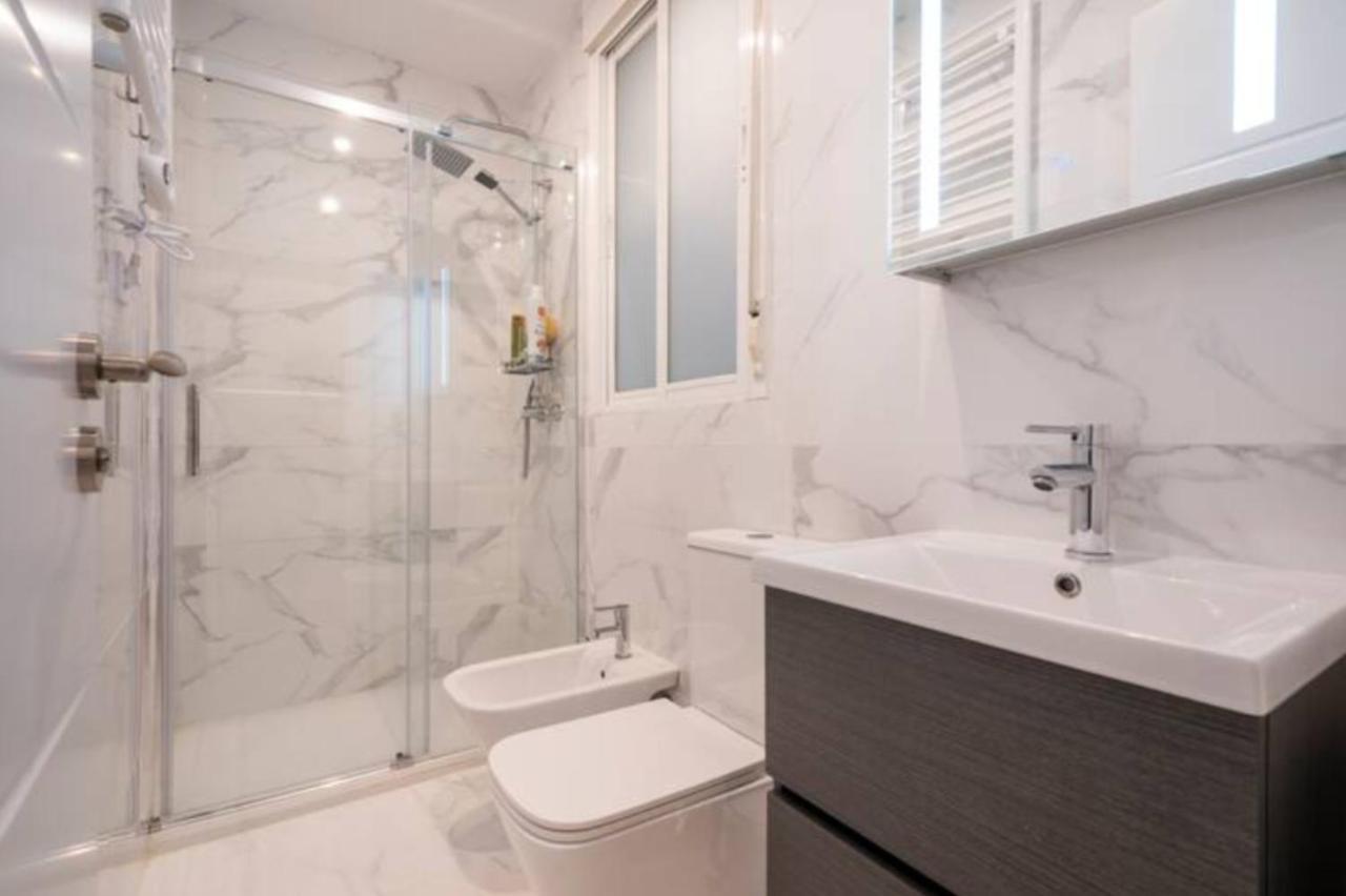 Bedroom Madrid City Center Bagian luar foto