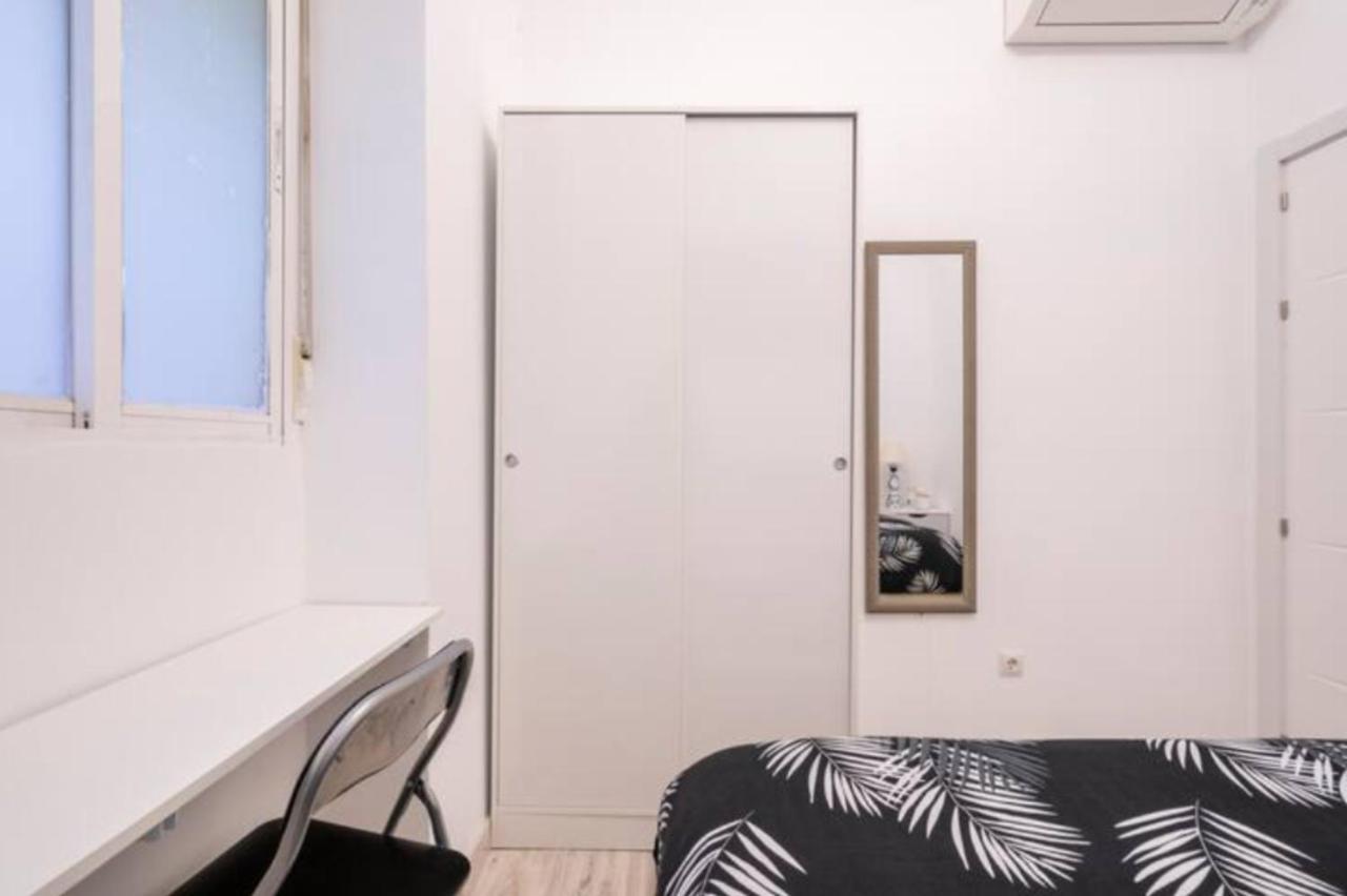 Bedroom Madrid City Center Bagian luar foto