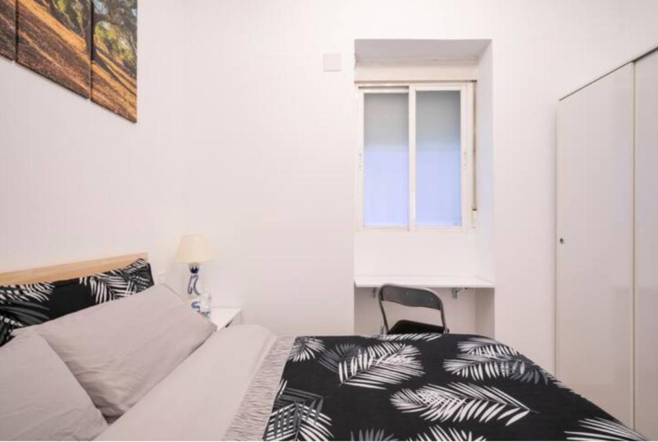 Bedroom Madrid City Center Bagian luar foto