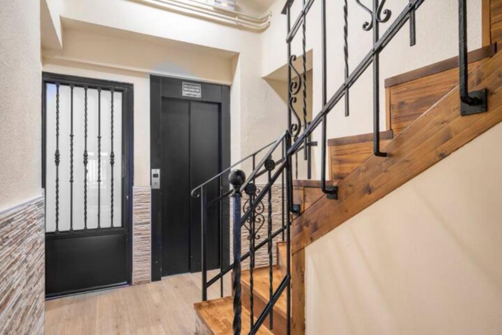 Bedroom Madrid City Center Bagian luar foto